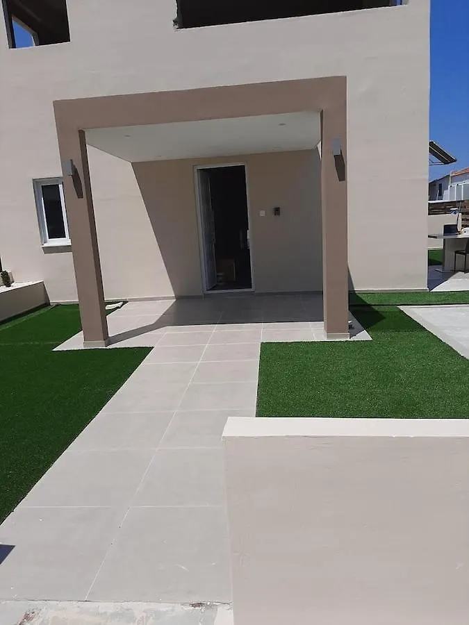 Dromolaxia Universe House בית נופש