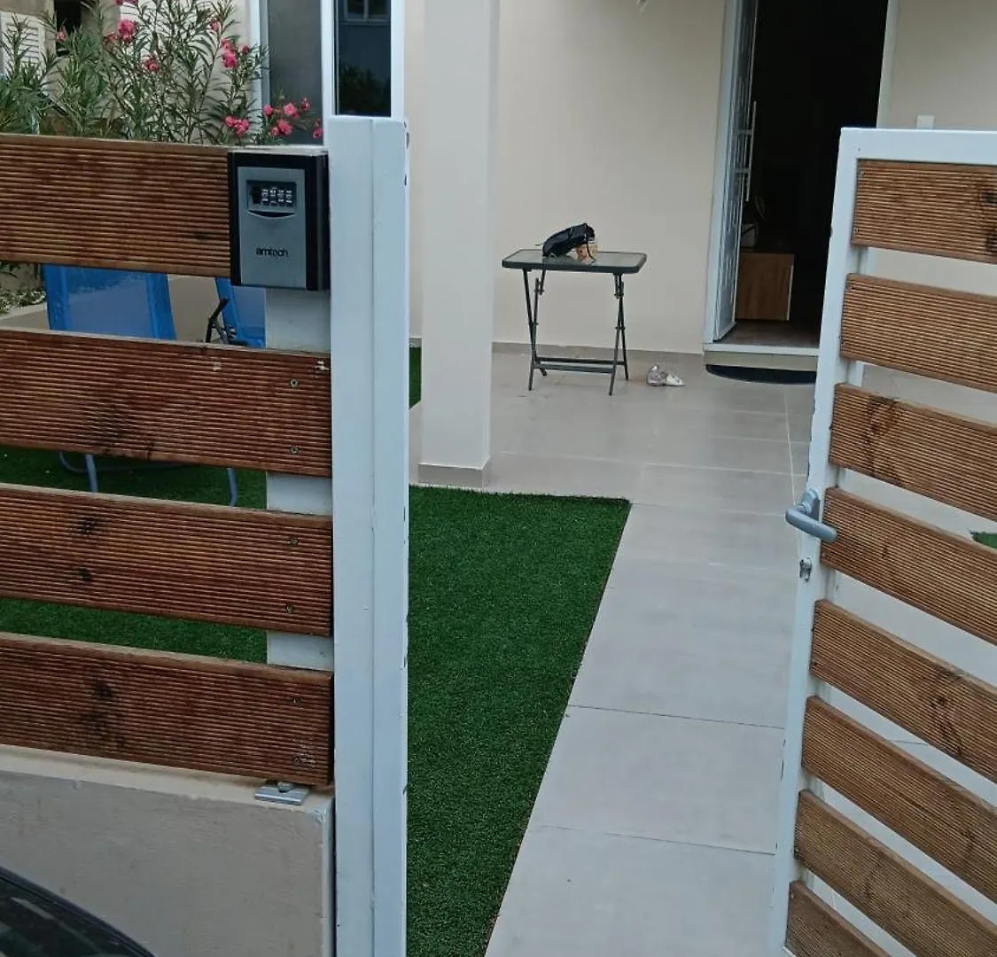 בית נופש Dromolaxia Universe House